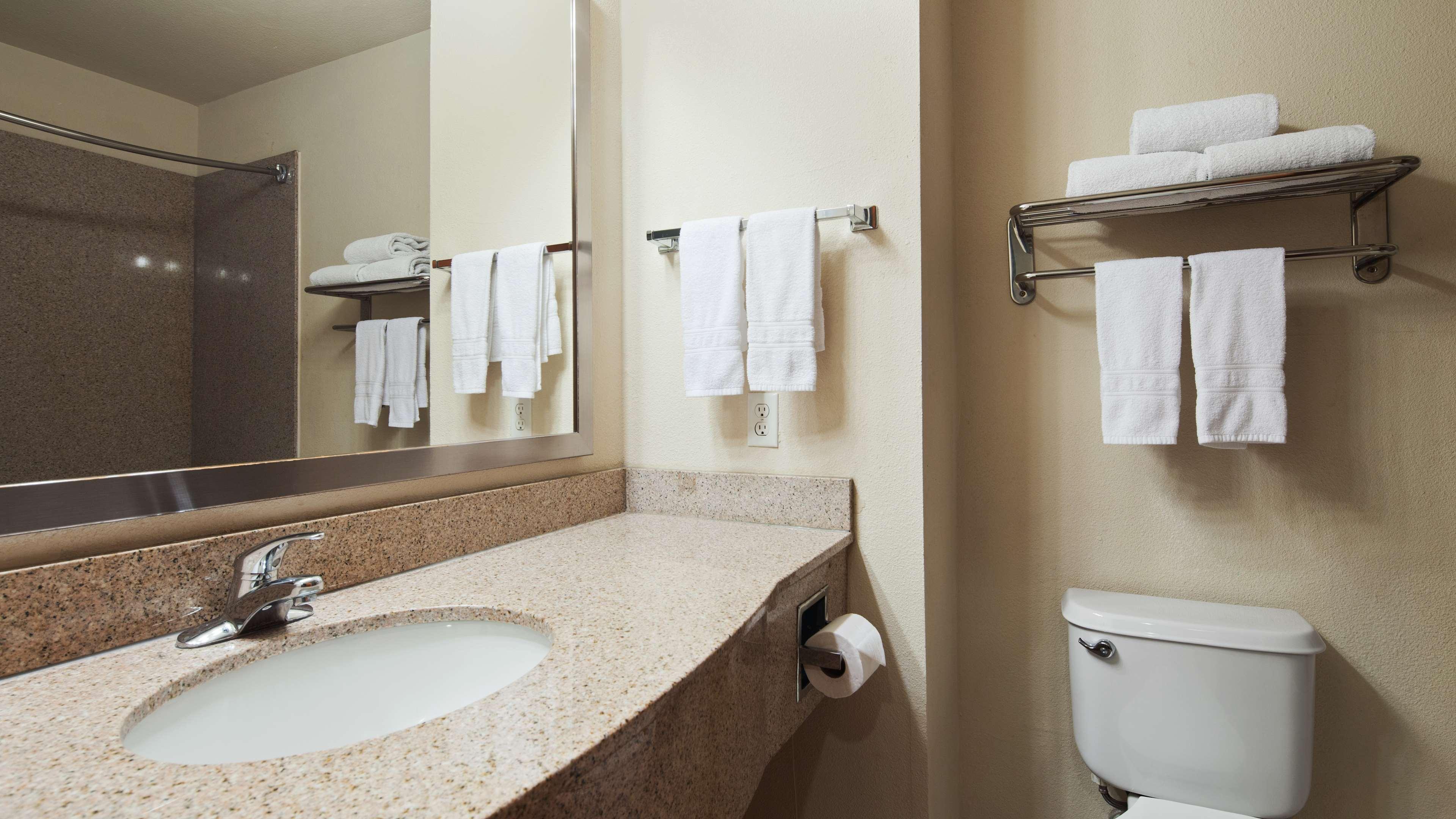 Best Western Inn & Suites קליבלנד מראה חיצוני תמונה