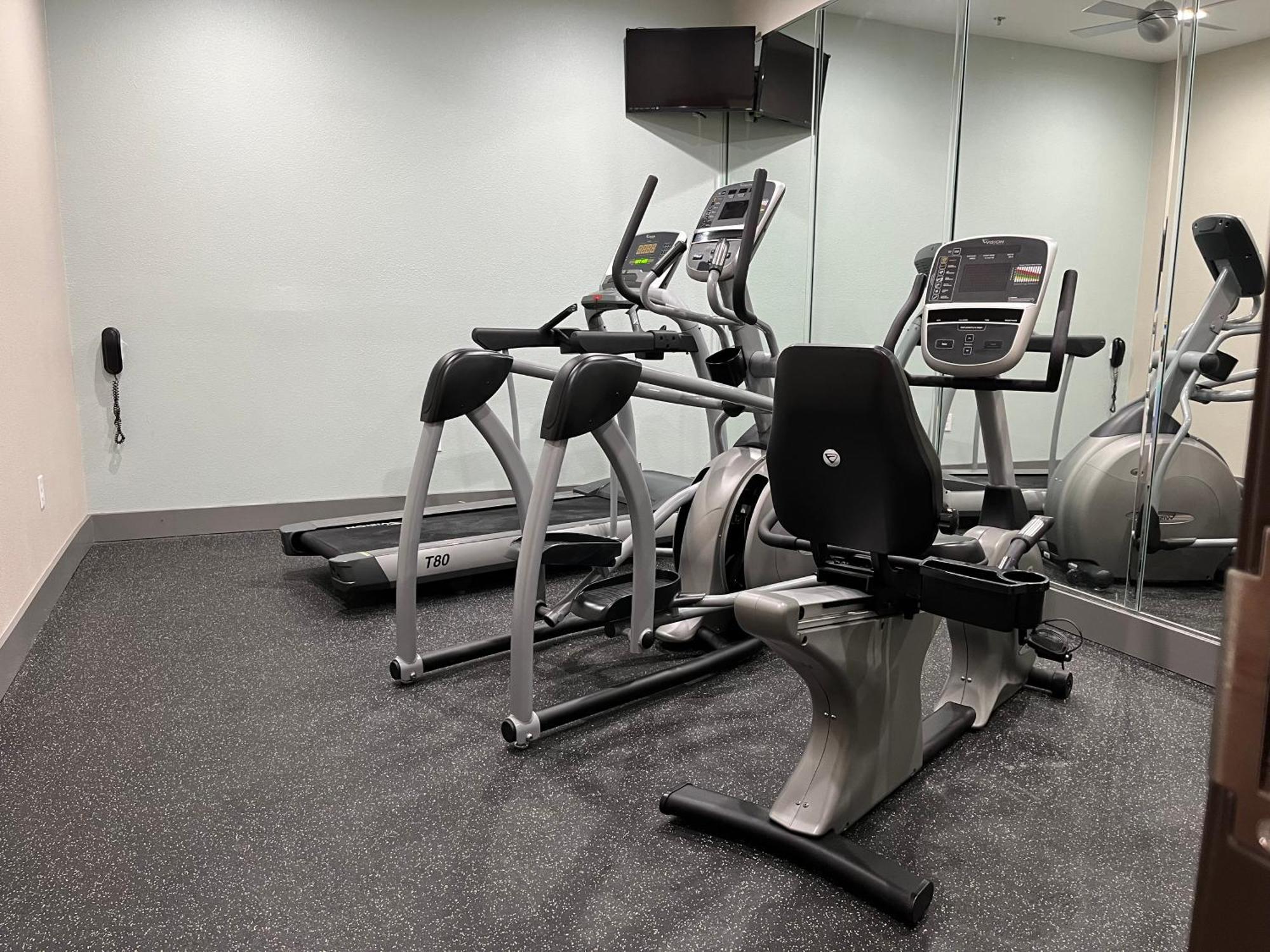 Best Western Inn & Suites קליבלנד מראה חיצוני תמונה